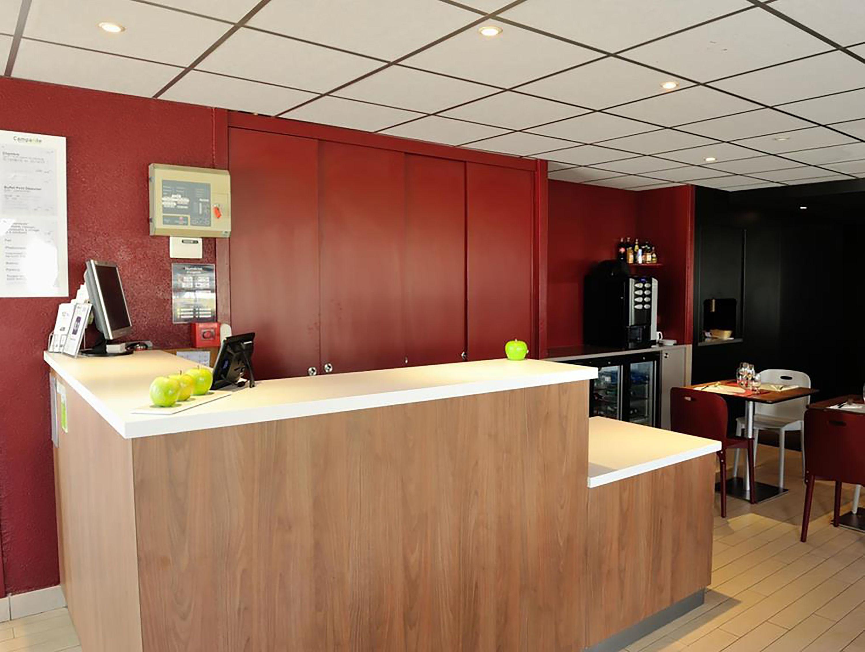 Campanile NATURE - Clermont Ferrand Le Brezet Hotel 3*